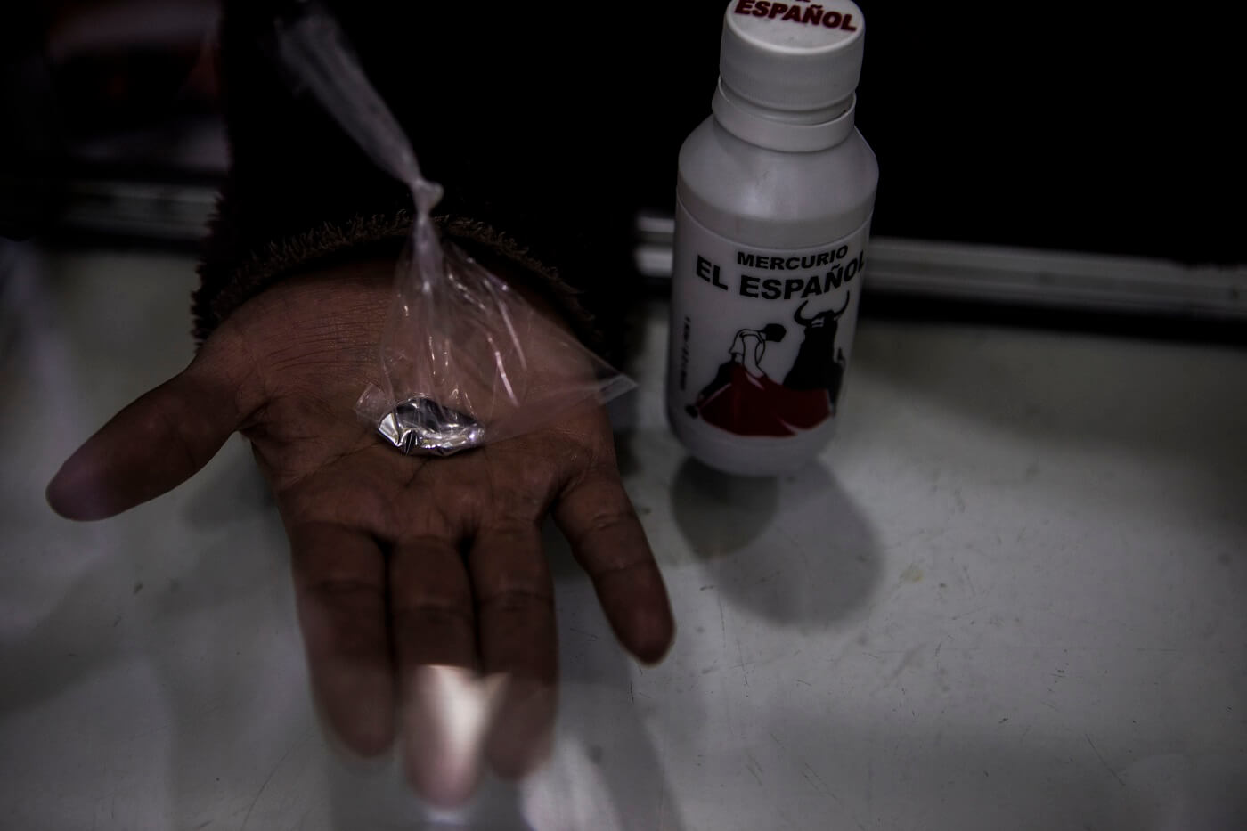 VENTA. En la ciudad de La Paz (Bolivia) el comercio de mercurio se realiza sin restricciones, a pesar de su toxicidad y vínculo con la minería ilegal. 