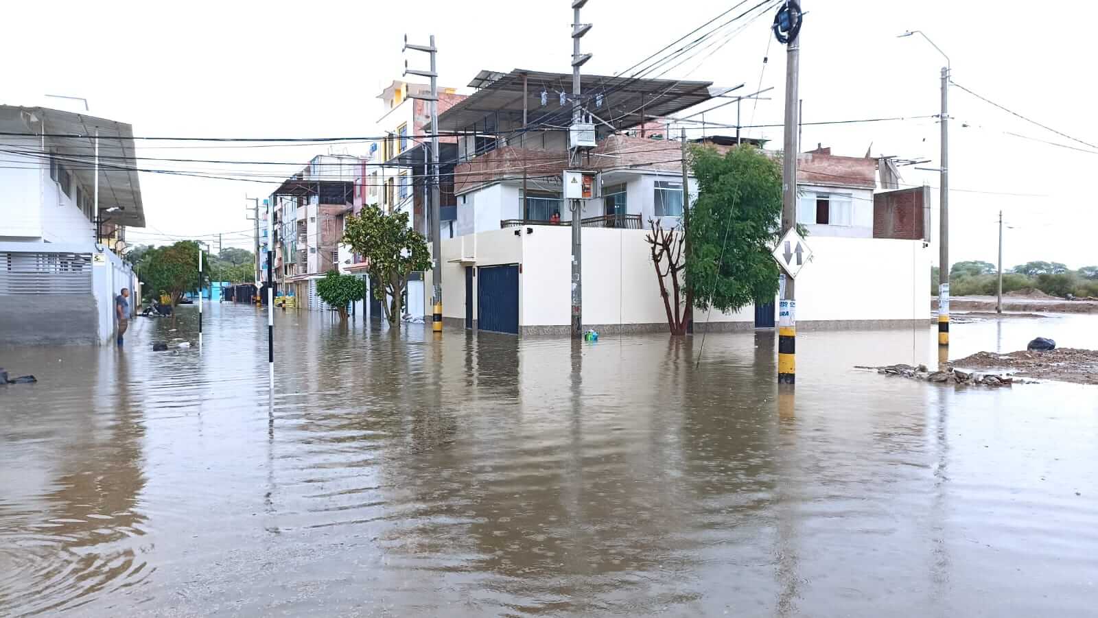 BAJO EL AGUA. Viviendas de la urbanización Miraflores, en el distrito piurano de Castilla, terminaron con serios daños por inundaciones, en marzo de este año. 