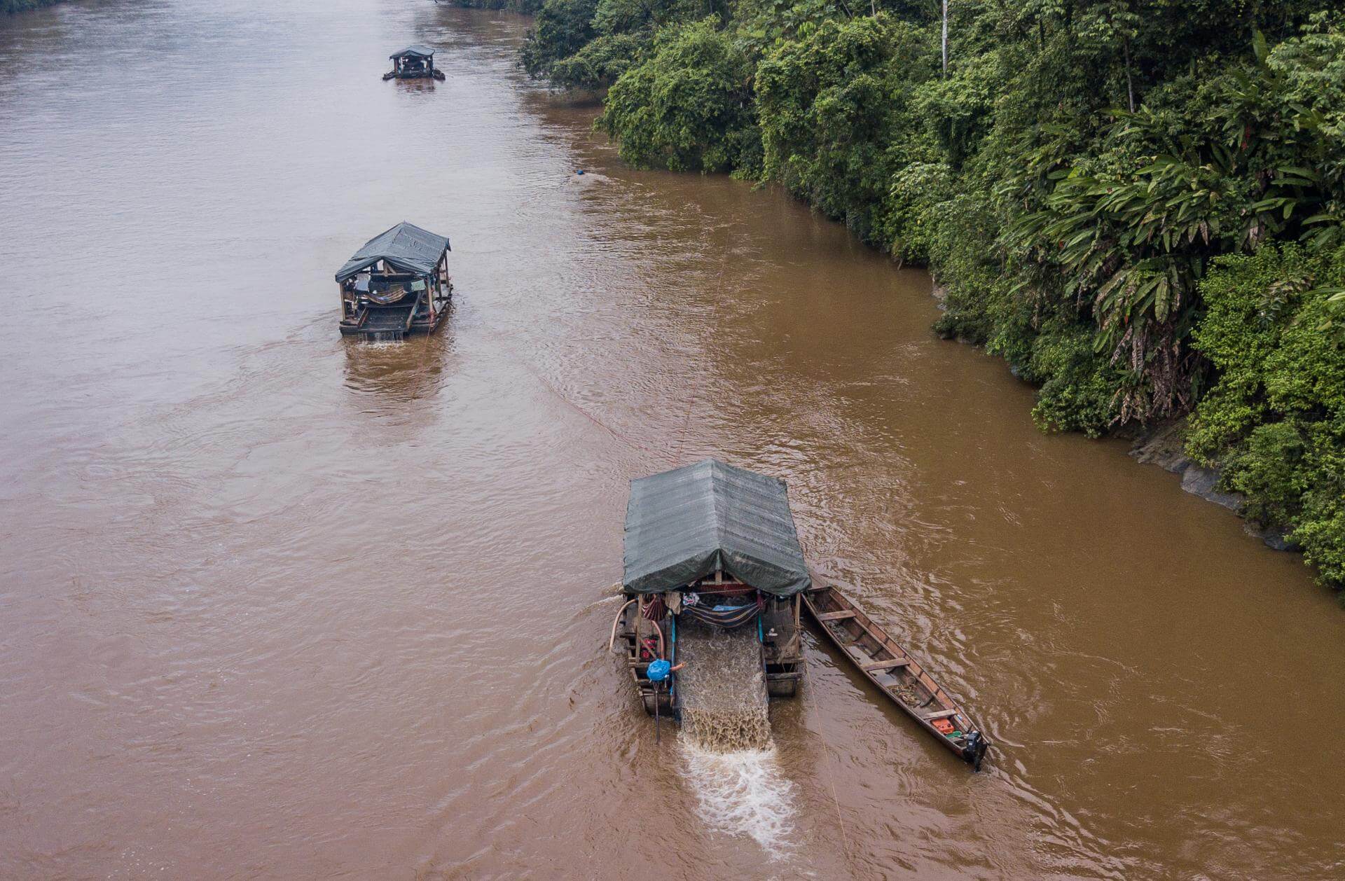 OBRAS. Mineros ilegales se han posicionado en varias comunidades awajún del Cenepa a cambio de pagos y obras, en una zona donde la ausencia del Estado es palpable.