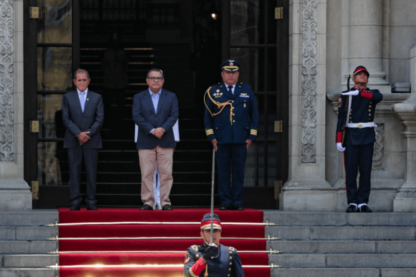 IRREGULARIDADES. Este caso se suma a otras presuntas contrataciones irregulares en el Estado de personas del entorno de Alberto Otárola. 