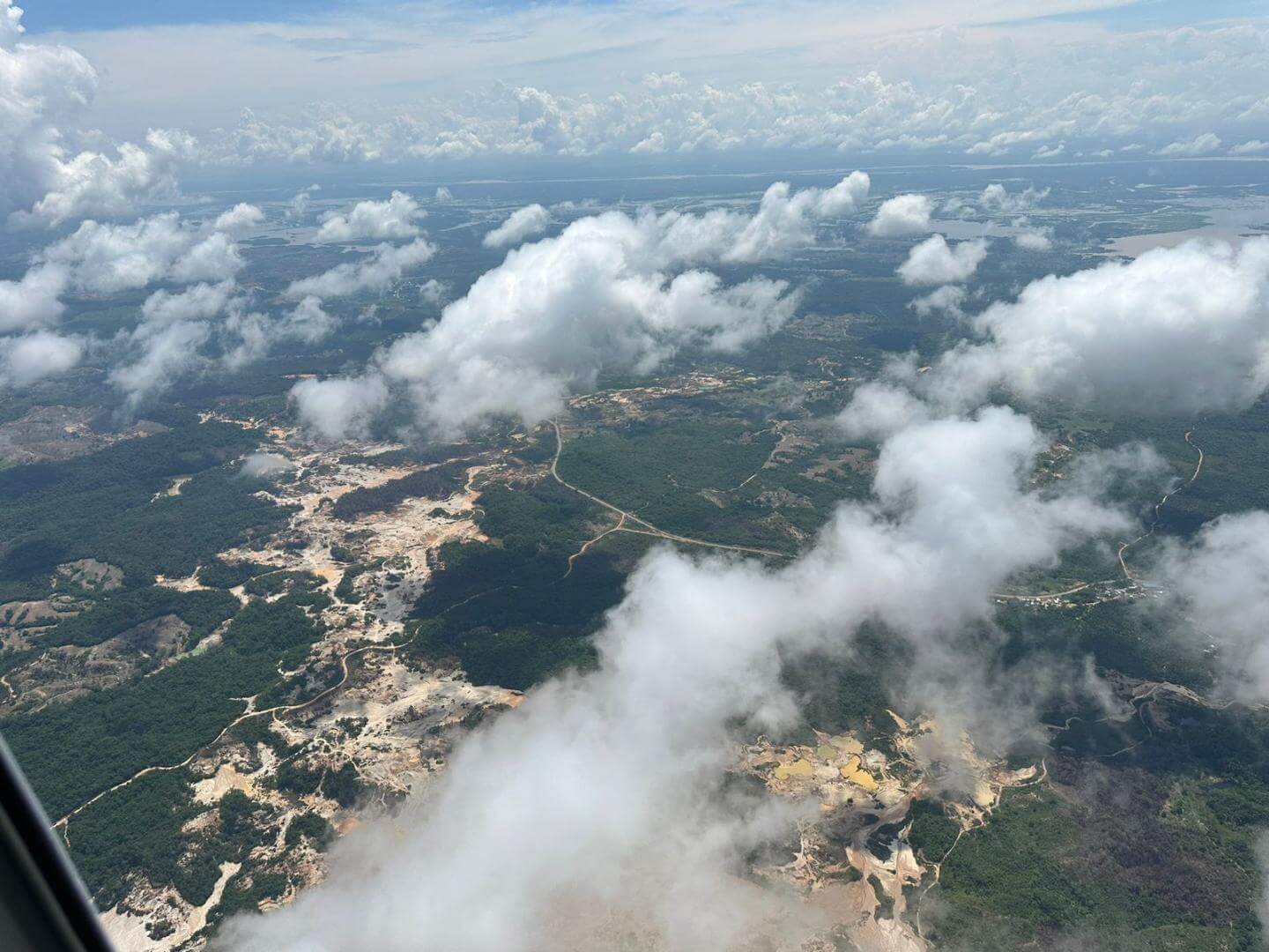 MINERÍA ILEGAL. Una imagen aérea del Sur de Bolívar, una región en Colombia que por muchos años ha sufrido los impactos del rentable negocio de la minería ilegal.