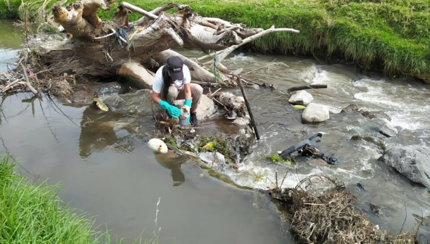 CONTAMINACIÓN. Una investigación halló bacterias multirresistentes a antibióticos en muestras de agua de riego del río Chibunga.