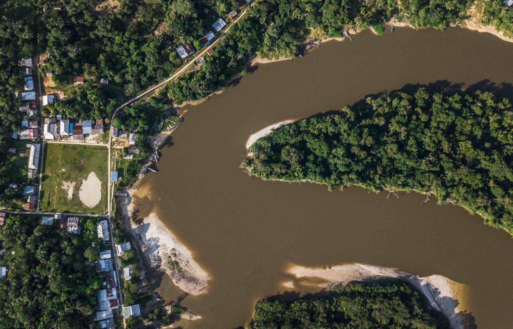 DAÑOS. La minería ilegal avanza en el río Nanay, afluente del gran Amazonas y fuente de agua potable de Iquitos.