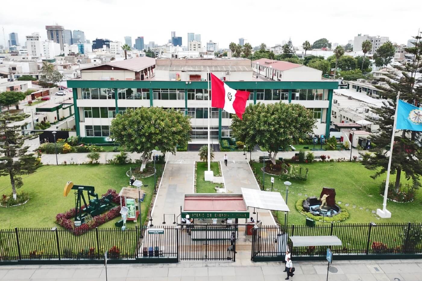 REACCIÓN. Dos funcionarios del Ministerio de Energía y Minas respondieron a una denuncia interna presentada en el sector y sobre la que se les vincula a la minería ilegal. 