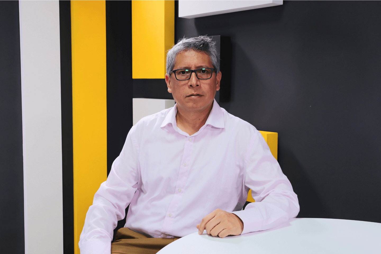 DEBATE. Marcel Velázquez señala que el extractivismo cultural es indesligable de nuestra historia y se vincula a experiencias coloniales.