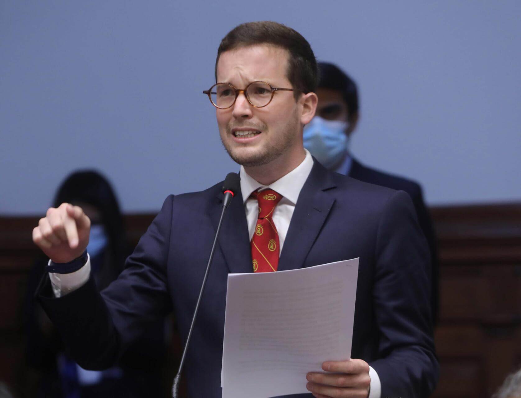 Es falsa la versión del congresista Cavero acerca de que Patricia Benavides no presentó una acción de amparo ante su suspensión