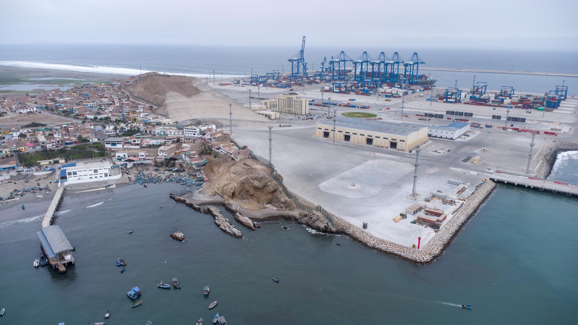 OBSERVACIONES. Con casi dos kilómetros de extensión, el túnel de Cosco Shipping atraviesa el distrito de Chancay y conecta la zona operativa del puerto con el complejo de ingreso.