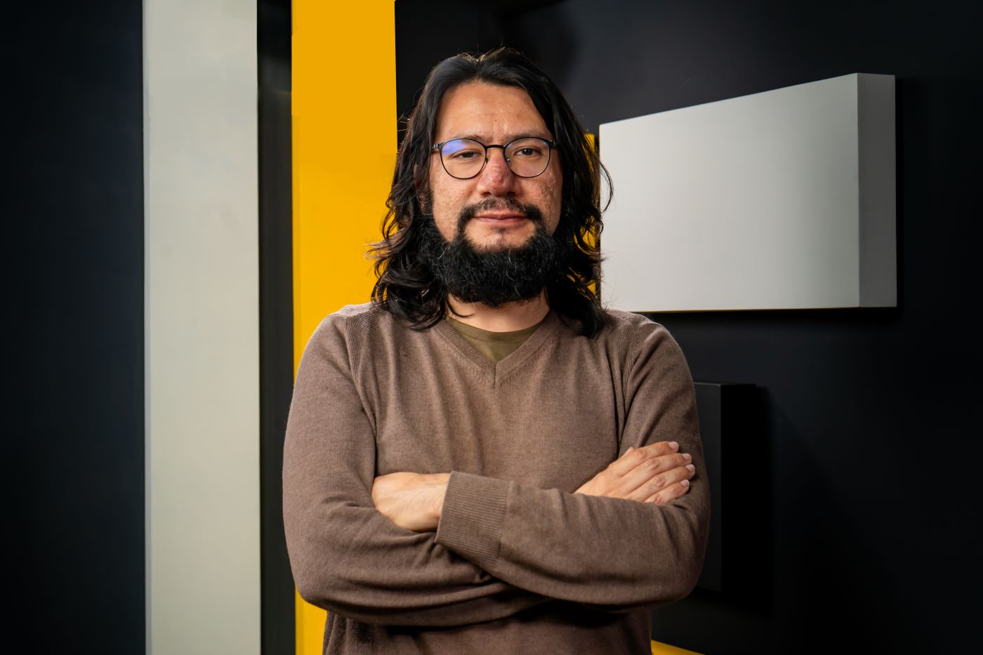 ADVERTENCIA. Omar Coronel señala que la violencia descontrolada deslegitima la protesta. Algunos hechos, incluso aislados, podrían ser usados por el régimen, añade.