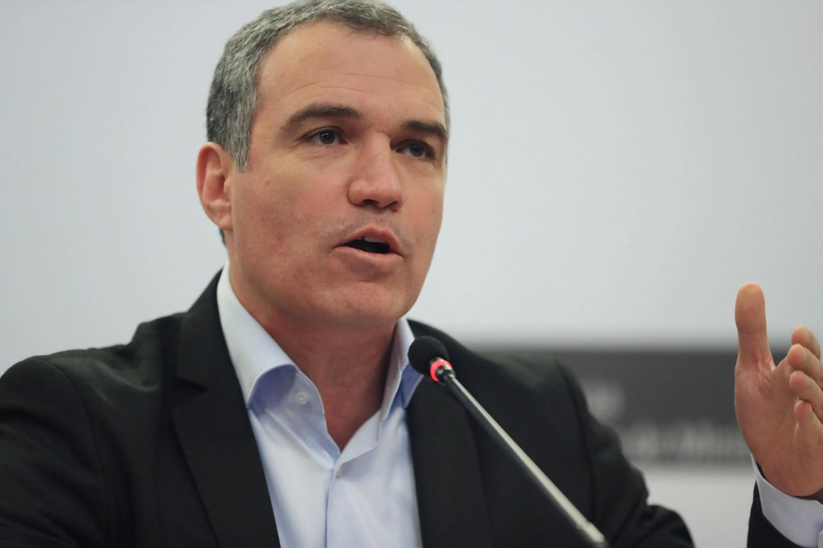 DESBALANCE. El expremier Salvador del Solar señala que el Congreso ha cambiado las reglas de juego para fortalecerse de manera indebida, especialmente al próximo Senado. 