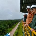 REUNIÓN. La embajadora estadounidense en Perú, Lisa Kenna, decidió visitar las instalaciones de Ocho Sur, empresa relacionada a una carpeta fiscal por deforestación.