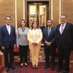 RESPONSABLES. Dina Boluarte y el presidente del TC, Francisco Morales Saravia (Izq.).