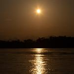 DESLUMBRAMIENTO. La promesa de dinero rápido con la extracción de oro ha cambiado la vida a orillas del río Santiago, en Amazonas.