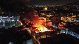 Manifestación nacional acabó con incendio en el centro de Lima.