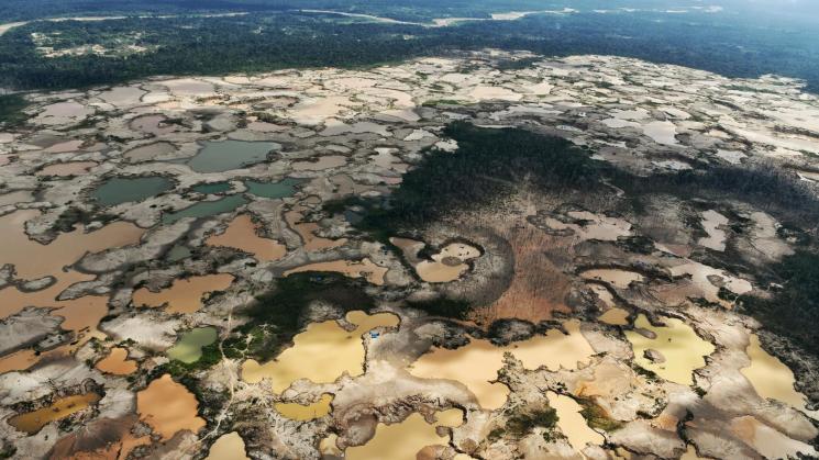 ILÍCITO. La minería ilegal y la deforestación se expanden sin mayor control en la región peruana de Madre de Dios.