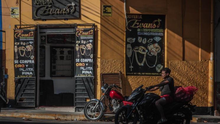 NEGOCIOS. Las joyerías ganan terreno en los jirones Arica y Huallaga, de la ciudad de Iquitos, ubicada a cinco horas del nuevo foco de la minería ilegal: el río Nanay.