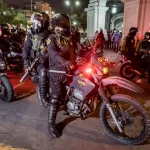 PREPARACIÓN. La Fiscalía sostiene que los jefes policiales no prepararon adecuadamente a los agentes que salieron con armas a reprimir en las protestas.