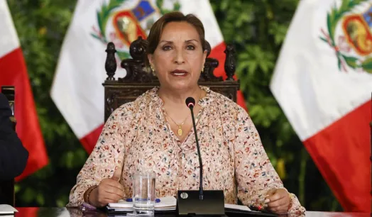 SILENCIO. Dina Boluarte guardó silencio antes de la participación de los abogados de las víctimas y de la Procuraduría.