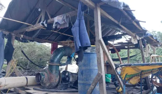 PEQUEDRAGA. La minería ilegal se expande en la cuenca del Cenepa con dragas artesanales y erosiona las bases de la organización indígena.