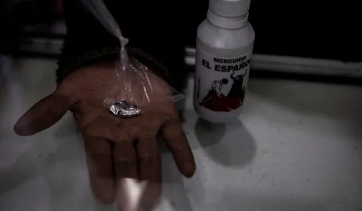 VENTA. En la ciudad de La Paz (Bolivia) el comercio de mercurio se realiza sin restricciones, a pesar de su toxicidad y vínculo con la minería ilegal. 