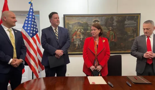 DEVOLUCIÓN. Autoridades de EE. UU. en ceremonia para entregar las obras a la cónsul del Perú en Nueva York.