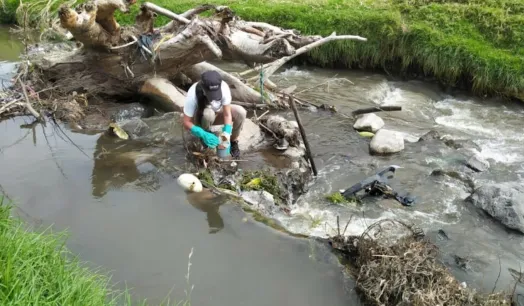 CONTAMINACIÓN. Una investigación halló bacterias multirresistentes a antibióticos en muestras de agua de riego del río Chibunga.