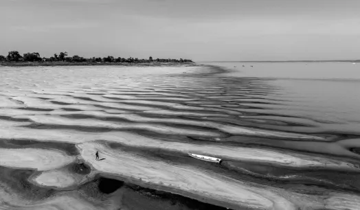 IMPACTOS. Las aguas del río Solimoes, como se llama al Amazonas en el lado de Brasil, se han secado en varias zonas de Manaos.