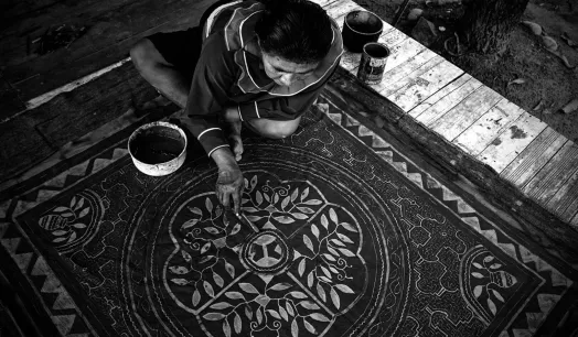 ASIMETRÍA. Aunque las marcas de moda destacan el aporte artesanal como su propuesta de valor, a los artesanos se les piden que trabajen bajo la visión del diseñador.