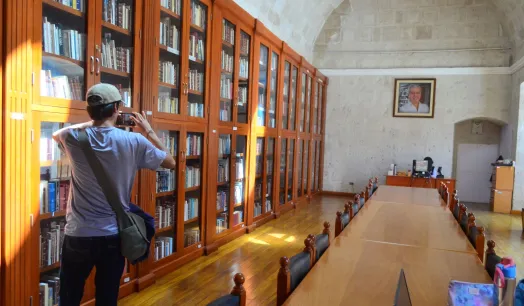 HERENCIA. La Biblioteca de Mario Vargas Llosa alberga más de 20.000 libros donados por el nobel a su ciudad natal.