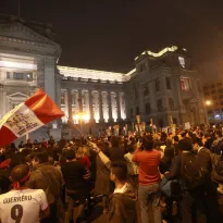 El derecho a la protesta, a pesar de no estar expresamente comprendido en la Constitución, está reconocido por el TC como un derecho fundamental.