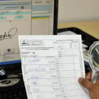 INCERTIDUMBRE. Con el anuncio del Reniec, las organizaciones políticas quedan sin una ruta definida para una inscripción certera y verificada.