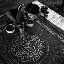 ASIMETRÍA. Aunque las marcas de moda destacan el aporte artesanal como su propuesta de valor, a los artesanos se les piden que trabajen bajo la visión del diseñador.