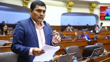 Es falsa la versión del congresista Gonza acerca de que Perú Libre nunca fue llamado a firmar la moción contra Santiváñez