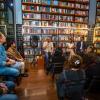 ENTRE LIBROS. El programa Aliados/as celebró su aniversario en la librería Book Vivant junto a los fundadores de OjoPúblico.